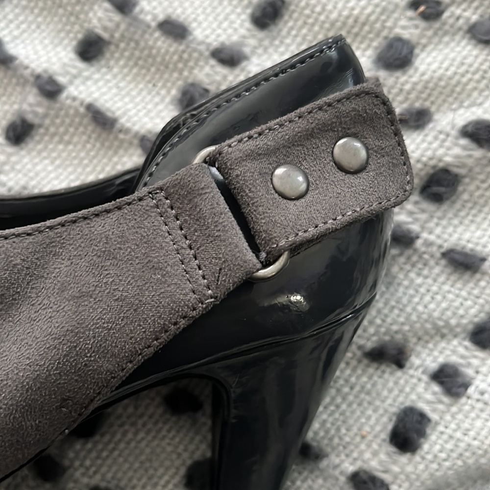 Limited Collection Grey Heels - Picture 4 of 8